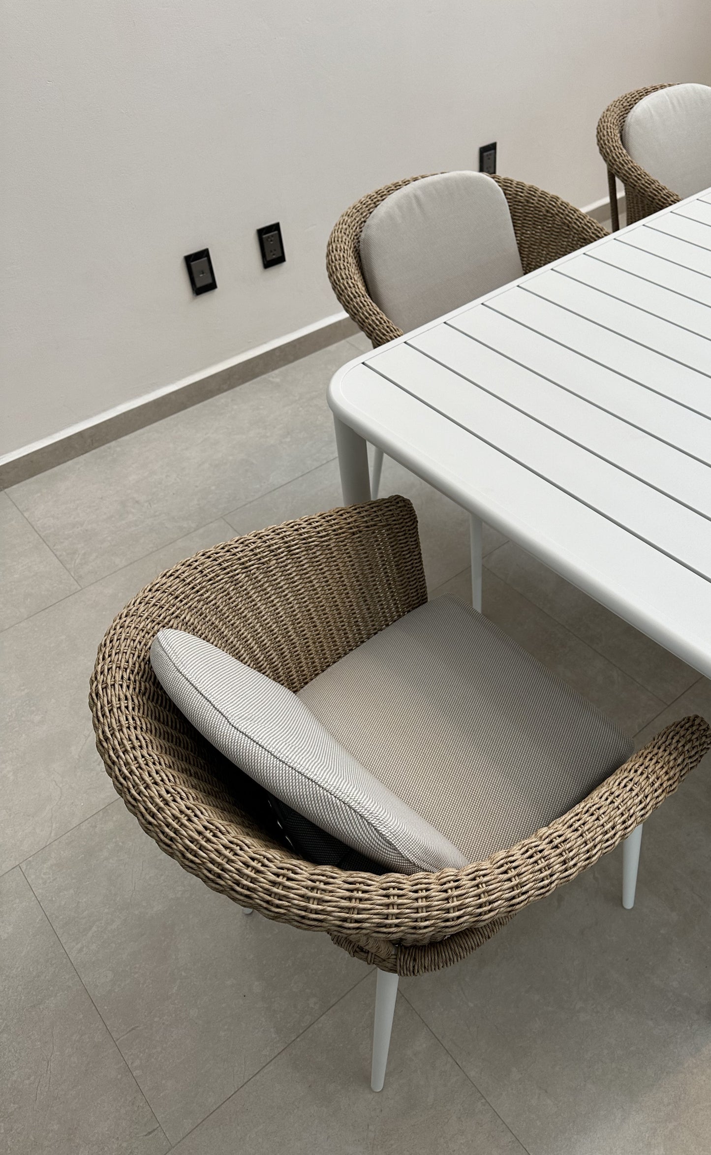 MESA COMEDOR CUADRADA LAIKA